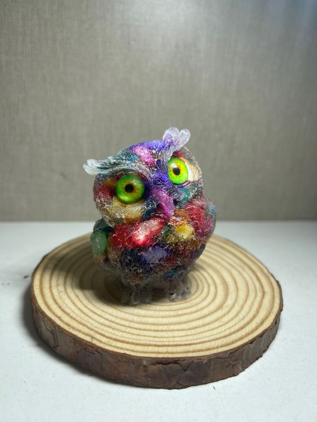 Gufo decorativo con minerali