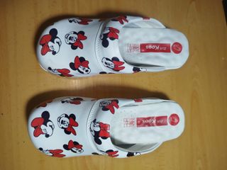 Zuecos Zue Koos con estampado Minnie Mouse