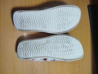 Zuecos Zue Koos con estampado Minnie Mouse