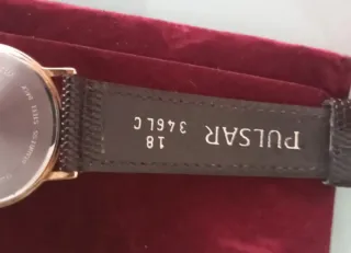 NUEVO VINTAGE RELOJ PULSAR QUARTZ Dorado