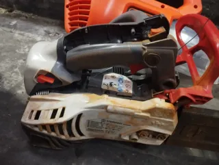 Motosega a motore e soffiatore Black+Decker