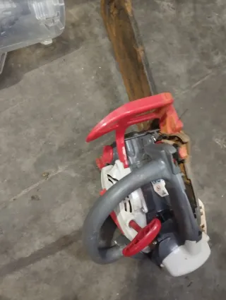 Motosega a motore e soffiatore Black+Decker