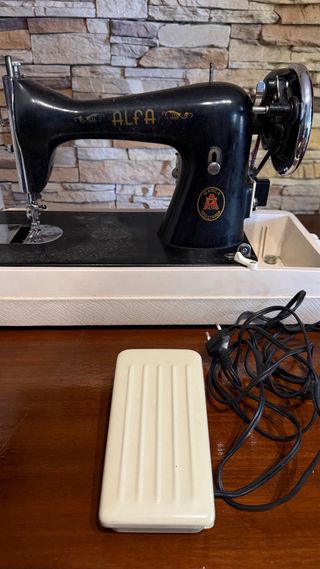 Máquina de coser Alfa eléctrica