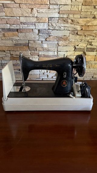 Máquina de coser Alfa eléctrica