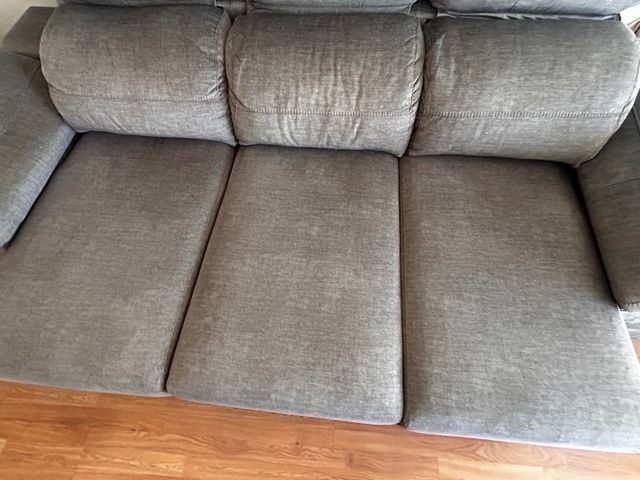 Sofá 3 plazas gris aterciopelado
