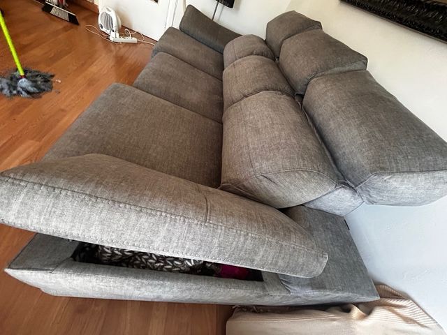 Sofá 3 plazas gris aterciopelado