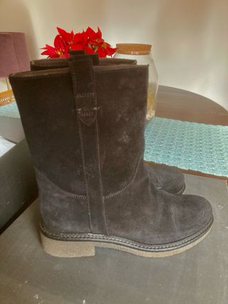 Stivali scamosciati neri al polpaccio