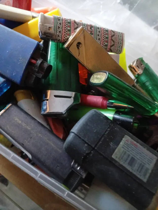 Lotto di accendini vari antichi di una volta