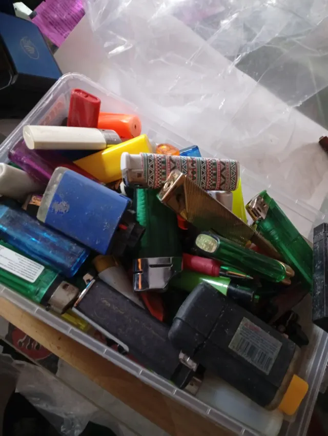 Lotto di accendini vari antichi di una volta