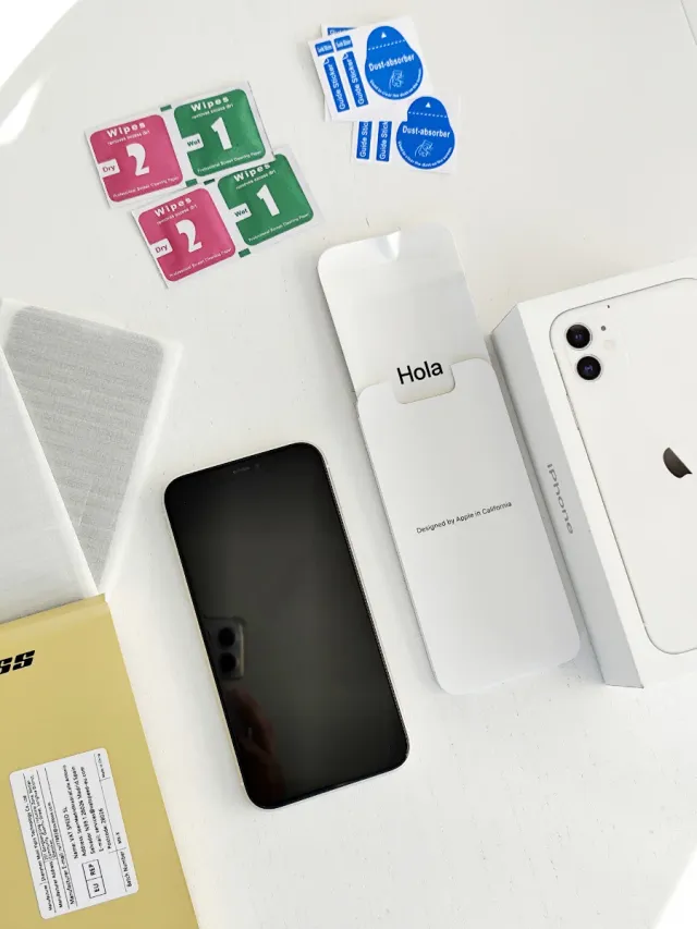 iPhone 11 + Protectores de Pantalla