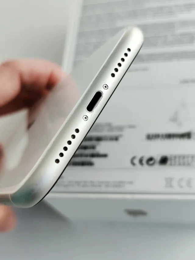 iPhone 11 + Protectores de Pantalla