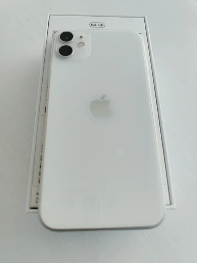 iPhone 11 + Protectores de Pantalla