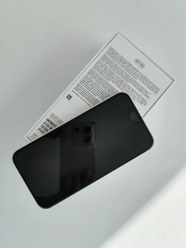 iPhone 11 + Protectores de Pantalla