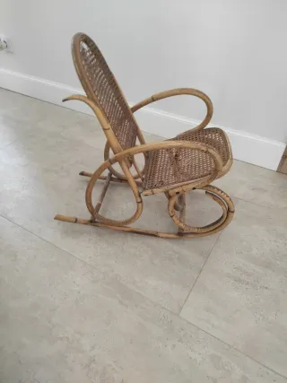 Mecedora infantil de mimbre