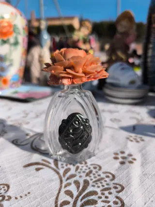 Bote colonia antiguo rosa con adorno