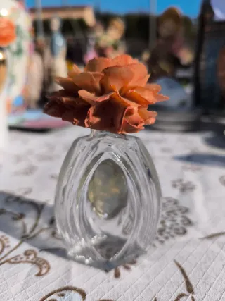 Bote colonia antiguo rosa con adorno