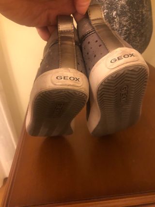 Botas Geox grises y plateadas
