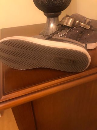 Botas Geox grises y plateadas