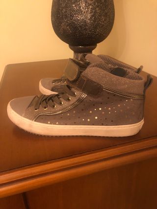 Botas Geox grises y plateadas