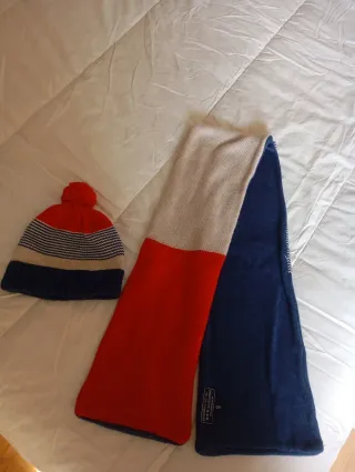 Berretto e sciarpa per bambini. Taglia S. Bambini 3-4 anni