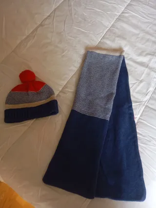 Berretto e sciarpa per bambini. Taglia S. Bambini 3-4 anni