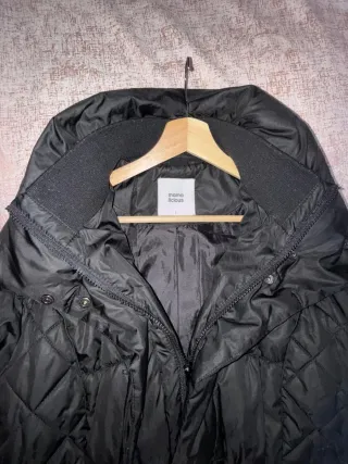 Abrigo premamá negro acolchado