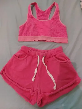 Conjunto top y shorts deportivos rosa