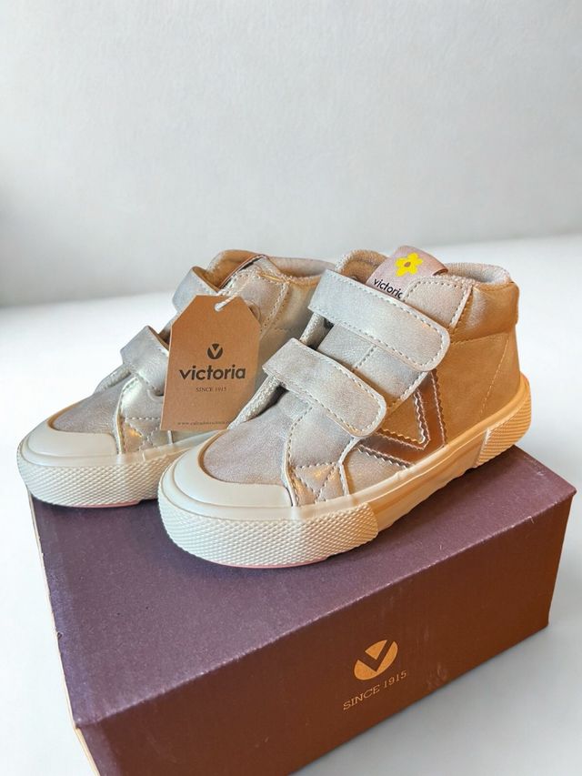 Zapatillas Victoria niña beige