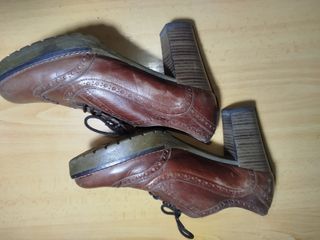 Zapatos de tacón marrones para mujer