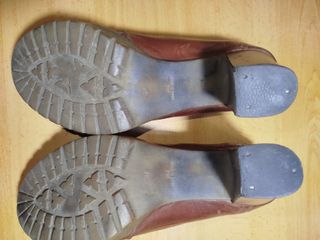 Zapatos de tacón marrones para mujer