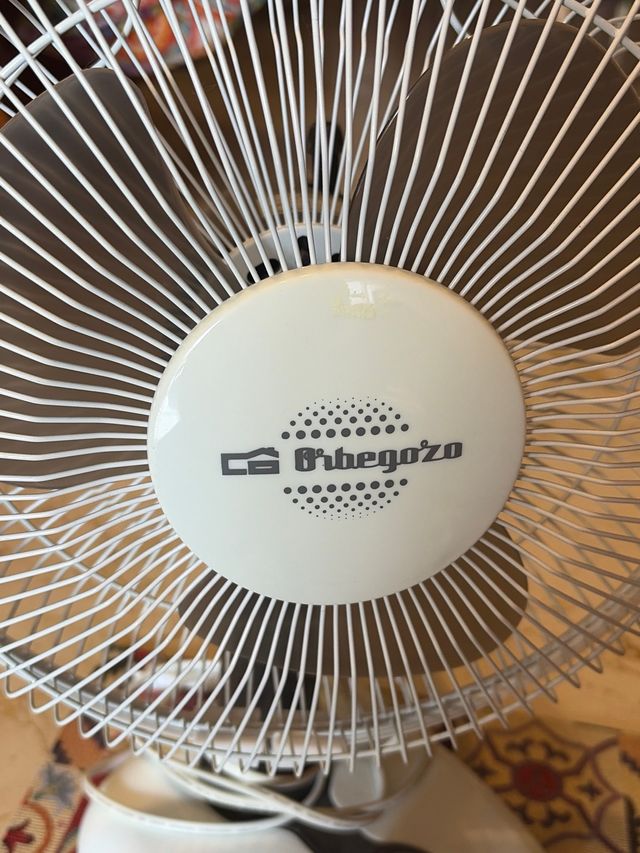 Ventilador Orbegozo blanco pequeño
