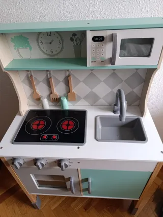 Cocina de madera infantil con set de alimentos