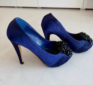 Zapatos de tacón raso pedrería azul