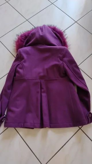 Cappottino viola con pelliccia sintetica