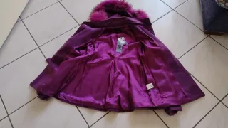 Cappottino viola con pelliccia sintetica