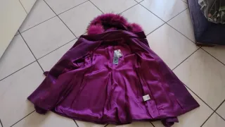 Cappottino viola con pelliccia sintetica