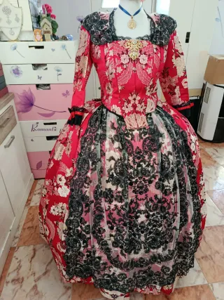 Traje de Fallera seda natural con manteletas