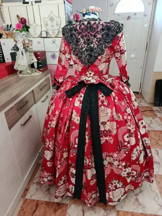 Traje de Fallera seda natural con manteletas