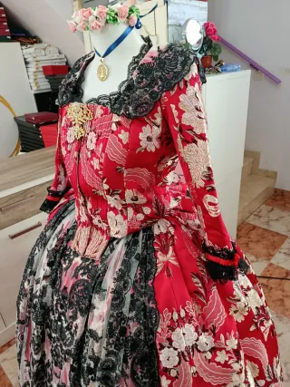 Traje de Fallera seda natural con manteletas