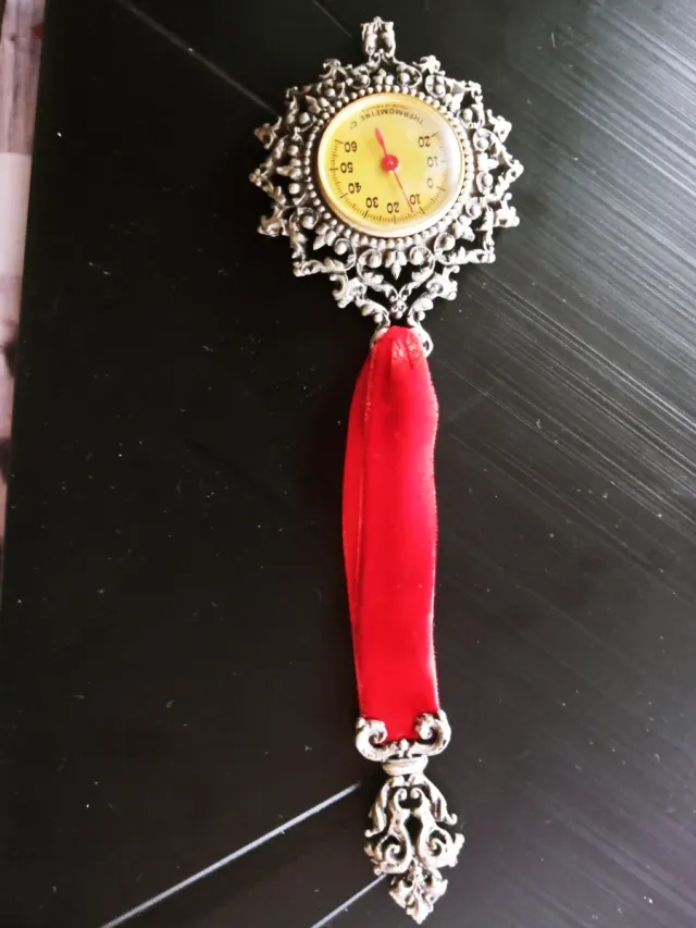 Termómetro antiguo decorativo