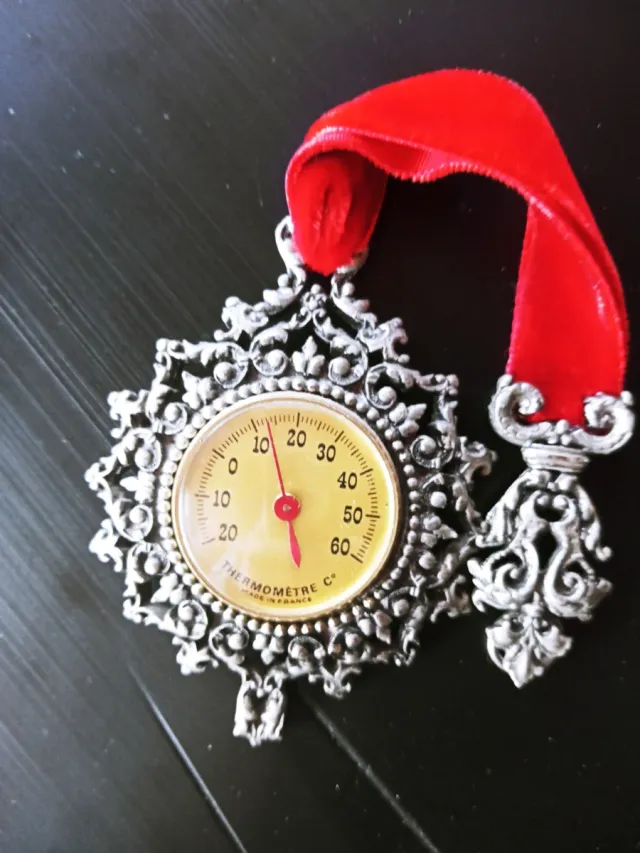 Termómetro antiguo decorativo