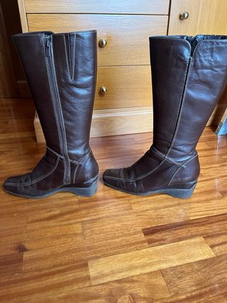 Botas de piel marrón chocolate