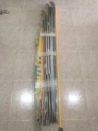 Lote de esquís vintage sin fijaciones