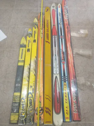 Lote de esquís vintage sin fijaciones