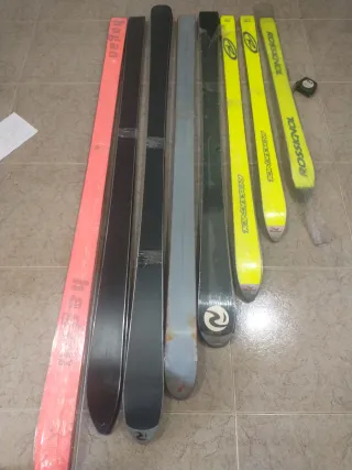 Lote de esquís vintage sin fijaciones