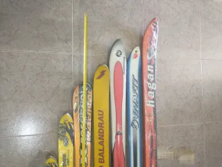 Lote de esquís vintage sin fijaciones
