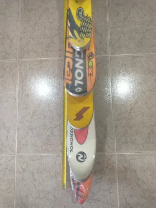 Lote de esquís vintage sin fijaciones