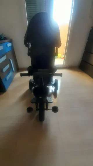 Triciclo infantil casi nuevo