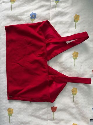 Top escote pico rojo