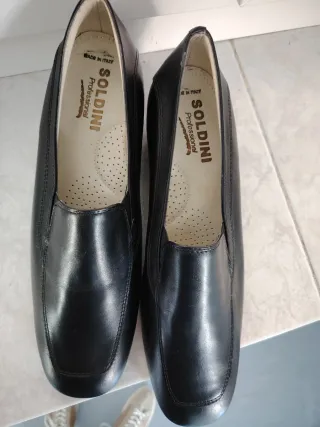 Scarpe Soldini in vero cuoio nere